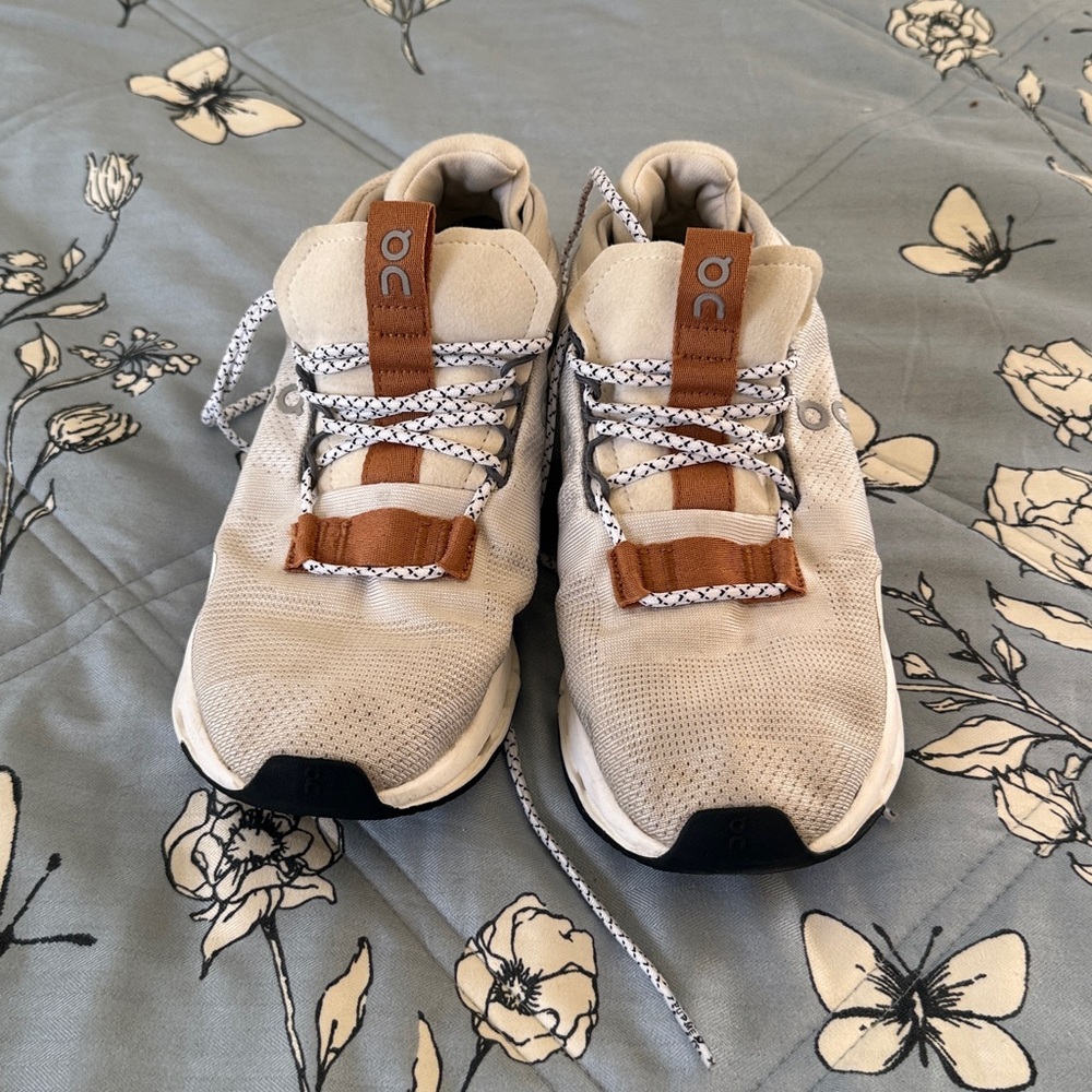 Cloudnova Men’s Running Ivory/Cream Tennis Shoes Sneakers Size 7 Athletic VGUC